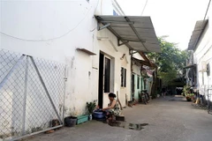 Một xóm trọ ở xã Vĩnh Lộc A, huyện Bình Chánh, Thành phố Hồ Chí Minh. (Ảnh: Hồng Đạt/TTXVN)