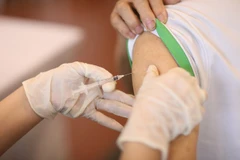 Tiêm vaccine ngừa COVID-19. (Nguồn: TTXVN)