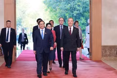 Thủ tướng Phạm Minh Chính tiếp Chủ tịch Đảng Nước Nga Thống nhất Dmitry Medvedev. (Ảnh: Dương Giang/TTXVN)
