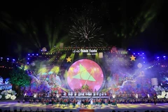 Màn biểu diễn nghệ thuật tại Đêm hội Thành Tuyên năm 2023. (Ảnh: Thống Nhất/TTXVN)