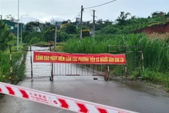 Khu vực sạt lở ở phường Lộc Tiến, thành phố Bảo Lộc, tỉnh Lâm Đồng. (Ảnh: TTXVN phát)