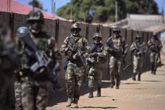 Binh sỹ ECOWAS. (Ảnh: AFP/TTXVN)