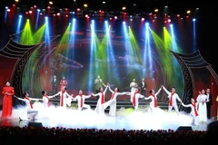 Tiết mục nghệ thuật biểu diễn trong chương trình. (Ảnh: Phương Hoa/TTXVN)