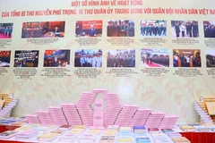 Khu trưng bày sách tại một buổi lễ giới thiệu cuốn sách của Tổng Bí thư Nguyễn Phú Trọng về quân sự, quốc phòng. (Ảnh: Văn Điệp/TTXVN)