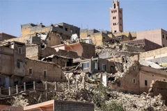 Nhiều ngôi nhà bị phá hủy sau trận động đất ở Moulay Brahim, tỉnh Al-Haouz, Maroc. (Ảnh: AFP/TTXVN)
