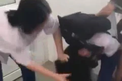 Nữ sinh bị nhóm bạn đánh hội đồng rồi quay video phát tán lên mạng xã hội.