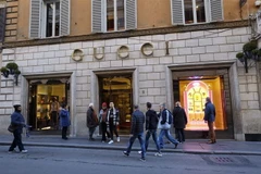 Cửa hàng của hãng thời trang xa xỉ Gucci tại Rome, Italy. (Ảnh: AFP/TTXVN)