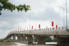 Cầu Cần Giuộc có tổng mức đầu tư 150 tỷ đồng, góp phần kết nối tỉnh Long An với Thành phố Hồ Chí Minh. (Ảnh: Bùi Giang/TTXVN)
