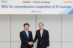 Đại diện Posco và Honda tại buổi ký kết biên bản ghi nhớ. (Nguồn: Posco)