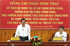 Ông Phan Đình Trạc, Trưởng Ban Nội chính Trung ương, Phó trưởng Ban chỉ đạo Trung ương về phòng, chống tham nhũng, tiêu cực chỉ đạo tại buổi làm việc. (Ảnh: Thanh Tân/TTXVN)