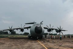 ‘Siêu máy bay vận tải’ A400M tại sận bay Nội Bài (Ảnh: Sơn Bách/Vietnam+) 