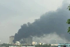 Cột khói cực lớn bốc lên từ hiện trường (Ảnh: Otofun) 