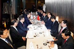 Thủ tướng Nguyễn Tấn Dũng gặp Thủ tướng Nhật Bản Shinzo Abe, bên lề Hội nghị cấp cao ASEAN 27 và các Hội nghị cấp cao liên quan, diễn ra từ ngày 21 đến 22/11/2015. (Ảnh: Đức Tám/TTXVN)