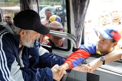 Lãnh tụ Cuba Fidel Castro xuất hiện lần đầu tiên sau 14 tháng