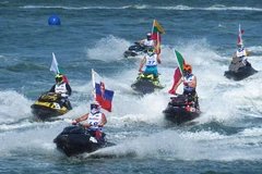 Toàn cảnh ngày thi đấu cuối cùng Giải đua môtô nước thế giới Bình Định