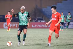 Thể Công-Viettel (áo đỏ) chấp nhận kết quả hòa 0-0 với Câu lạc bộ Thành phố Hồ Chí Minh. (Ảnh: Việt Anh/Vietnam+)