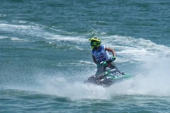 Đương kim vô địch Ski Ladies GP1 2023 - Jessica Chanvanne gặp sự cố ở ngày thi đấu đầu tiên. (Ảnh: Việt Anh/Vietnam+)