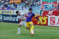 Hà Nội FC (áo tím) chia điểm với đội khách Becamex Bình Dương trong trận hòa 3-3 trên sân Hàng Đẫy. (Ảnh: Việt Anh/Vietnam+)