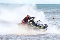 Các tay đua tập dượt trên biển Quy Nhơn. (Ảnh: Công ty Cổ phần Bình Định F1)