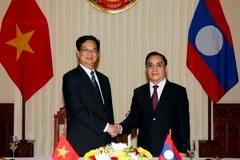 Thủ tướng Nguyễn Tấn Dũng và Thủ tướng Lào Thongsing Thammavong. (Ảnh: Đức Tám/TTXVN)