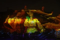 Ấn tượng công nghệ 3D tái hiện Rồng vàng bay lượn trong đêm khai hội đền Trần