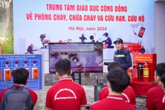 Trung tâm Giáo dục cộng đồng về phòng cháy, chữa cháy và cứu nạn, cứu hộ (Thanh Xuân, Hà Nội) là địa điểm người dân có thể tham gia trải nghiệm thường xuyên vào cuối tuần. (Ảnh: Hoài Nam/Vietnam+)