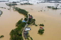 Sau hơn một tháng, vùng Chương Mỹ lại chìm trong biển nước mênh mông