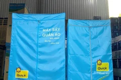 Thiết bị điện không rõ nguồn gốc, xuất xứ trôi nổi trên thị trường. (Ảnh: PV/Vietnam+)