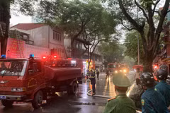 Hiện trường vụ cháy sáng nay tại 247 Tô Hiệu (Dịch Vọng, Cầu Giấy, Hà Nội). (Ảnh: PV/VIetnam+)