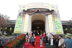 Hình ảnh Phật tử và du khách nô nức tham gia khai hội Xuân Yên Tử 2024