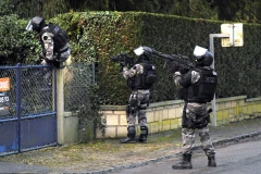 [Video] Vây bắt 2 nghi phạm tấn công tòa soạn Charlie Hebdo