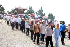 Hàng ngàn người viếng Đại tướng Võ Nguyên Giáp ngày đầu Năm mới
