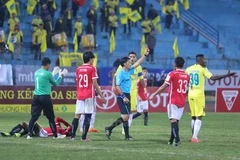 Ban tổ chức V-League báo động về số thẻ phạt tăng đột biến