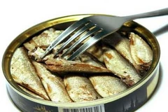 Nga cấm nhập khẩu cá đóng hộp từ Latvia. (Nguồn: segodnya)