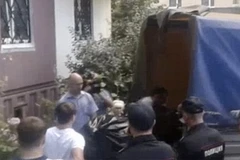 Nghi can giết người bị cảnh sát bắt giữ. (Nguồn: yahoo.com)