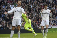 Cận cảnh Ronaldo "phát điên" vì Gareth Bale chơi quá ích kỷ