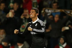 Nổ súng giúp Real bỏ xa Barca, Ronaldo tiếp tục đi vào lịch sử