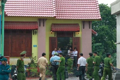 Lực lượng công an huyện Hướng Hóa phong tỏa hiện trường ngay sau khi sự việc xảy ra. (Ảnh: Hồ Cầu/TTXVN)