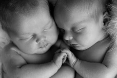 [Photo] Bà mẹ 41 tuổi sinh đôi bằng phương pháp dị thường