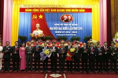 Ban Thường vụ Tỉnh ủy Hà Giang khóa mới ra mắt Đại hội. (Ảnh: Minh Tâm/TTXVN)