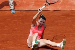 Simona Halep dừng bước tại vòng 2 Roland Garros. (Nguồn: EPA)