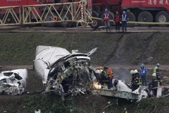 Xác phi công máy bay TransAsia vẫn còn nắm chặt cần điều khiển