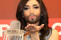 "Nữ ca sỹ có râu" Conchita Wurst sắp ra mắt album đầu tay
