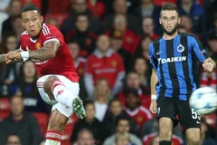 Depay (áo đỏ) đã có màn trình diễn ấn tượng ở trận lượt đi trước Club Brugge. (Nguồn: Getty Images)