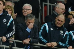 Jose Mourinho rơi lệ khi Chelsea đăng quang Capital One Cup