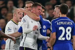 HLV Jose Mourinho "nổi điên" khi Ivanovic bị tố cắn McCarthy