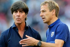 Joachim Loew (trái) chỉ hài lòng về hiệp 1 của trận đấu. (Nguồn: dfb.de)