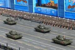 [Video] Cận cảnh xe tăng T-14 Armata và T-90 qua Quảng trường Đỏ