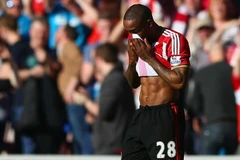 Jermain Defoe rơi lệ sau khi lập siêu phẩm vào lưới Newcastle