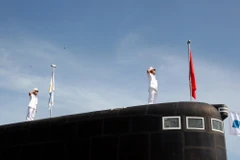 Hình ảnh tại Lễ thượng cờ hai tàu ngầm Kilo hiện đại đầu tiên của Hải quân Việt Nam. (Ảnh: TTXVN)